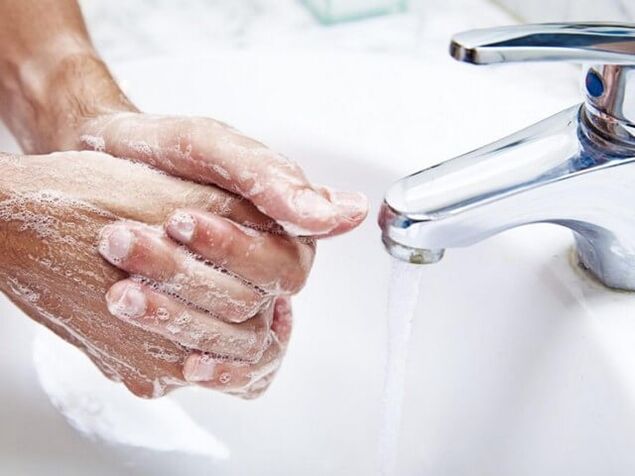 Πλύσιμο χεριών κατά την αποπαρασίτωση